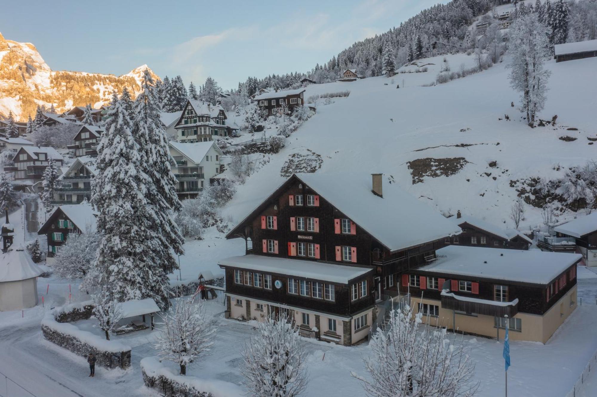 Engelberg Youth Hostel Exterior photo